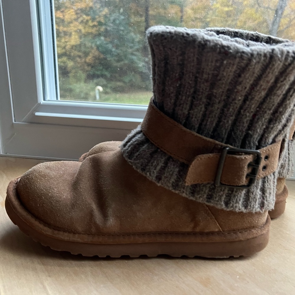 Woman’s Uggs - Picture 4 of 6